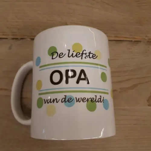 Witte mok van keramiek De liefste opa van de wereld